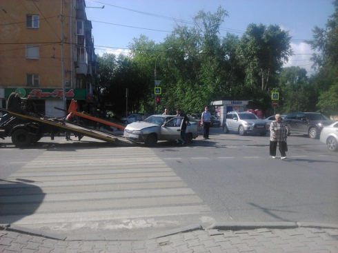 Автомобилисты не поделили дорогу на перекрестке Малышева – Бажова