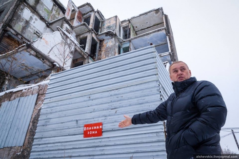 Полуразрушенной пятиэтажкой в поселке Вересовка, где живут люди, займется федеральный министр Мень