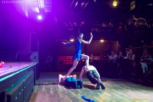 Время танцевать: десятки танцовщиц крутились на шесте в Екатеринбурге (ФОТО)