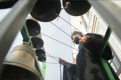 В центре Екатеринбурга колокола прозвонили «Боже, Царя храни!»
