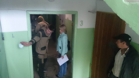 В Екатеринбурге выселили женщину, захламившую квартиру мусором с помоек