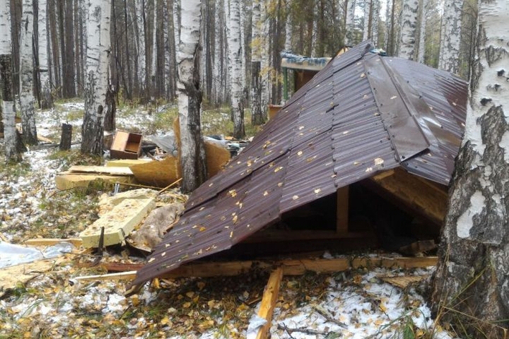 На берегу Волчихинского водохранилища взорвался домик рыбака