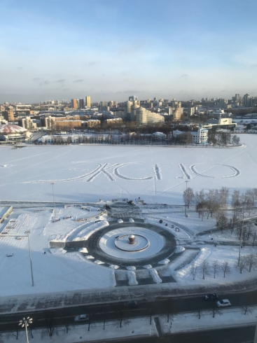 За ночь на Городском пруду Екатеринбурга появилась огромная надпись «ЭКСПО»