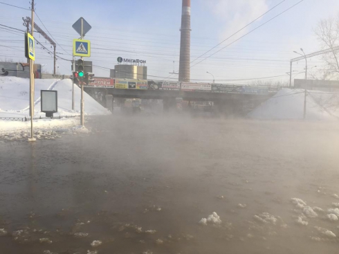 В центре Екатеринбурга коммунальное ЧП (ФОТО)