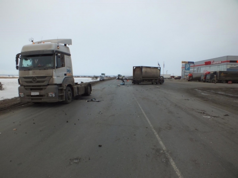 На трассе «Иртыш» водитель Kia Spectra погиб после столкновения с отцепившимся контейнеровозом