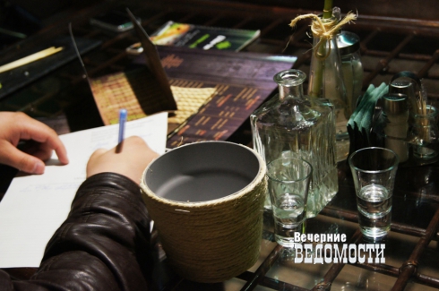 Екатеринбургские полицейские оставили лаундж-бар без горячительного (ФОТО)