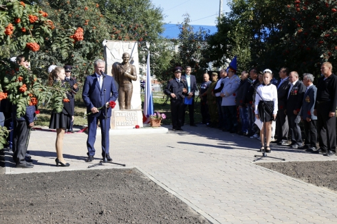 В зауральском селе Частоозерье открыли памятник ветеранам локальных войн
