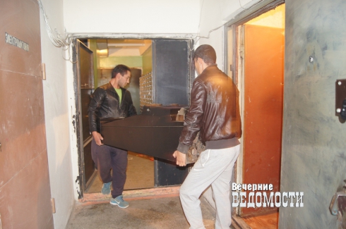 В Екатеринбурге полицейские обнаружили игровой зал в квартире жилого дома (ФОТО)
