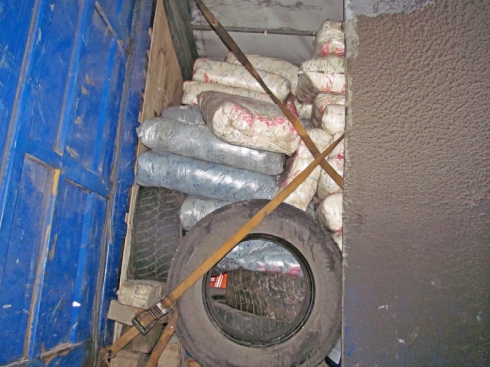 Четверо зауральцев на трассе «Иртыш» взломали фуру и украли 3500 пар перчаток