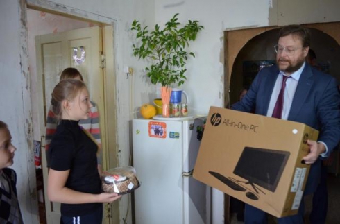 Школьники из Верхних Серег получили подарок от Владимира Путина