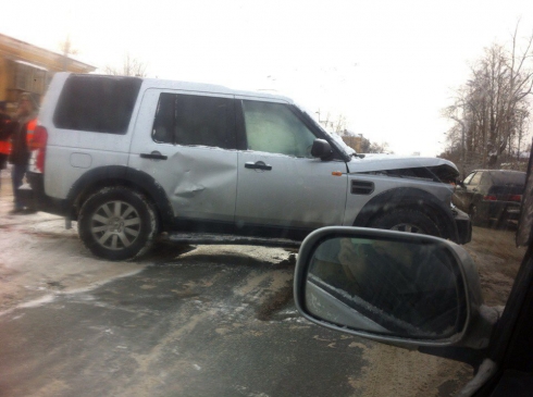 Из-за массового ДТП движение трамваев на улице Бакинских Комиссаров парализовано