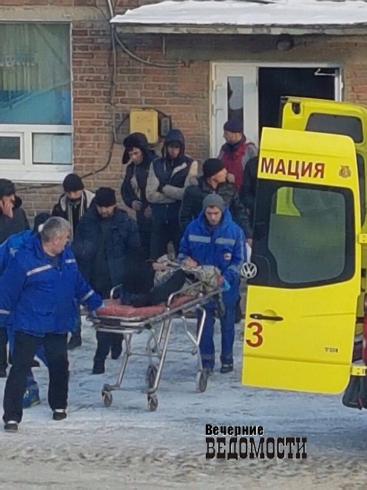 В Екатеринбурге после столкновения с «ГАЗелью» «четверка» улетела в сугроб (ФОТО, ВИДЕО)