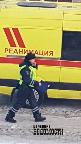 В Екатеринбурге после столкновения с «ГАЗелью» «четверка» улетела в сугроб (ФОТО, ВИДЕО)