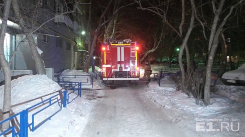 При пожаре в жилом доме в Екатеринбурге спаслись семь человек