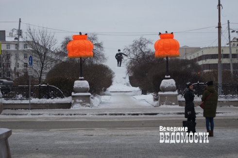 Абажуры Тимофея Ради вновь украсили центр Екатеринбурга (ФОТО)