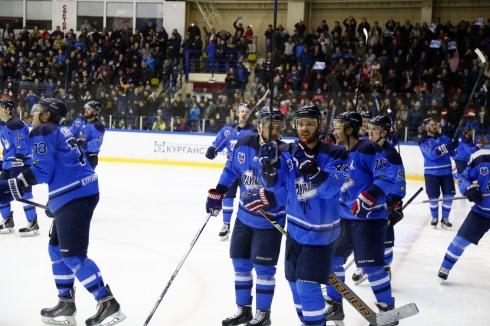 Хоккейная команда «Зауралье» впервые в истории вышла в полуфинал ВХЛ. «Было запредельно тяжело, запредельно! Два периода нас соперник возил, топтал»