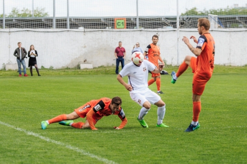 Футболисты «Урала» открыли сезон игрой с болельщиками, разгромив их со счетом 10:0