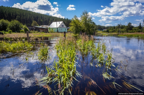 На Урале после проливных дождей затопило поселок 