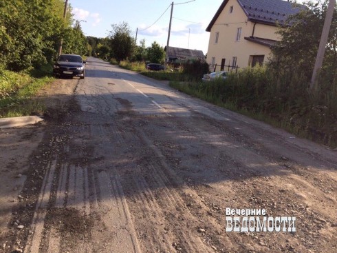 В Среднеуральске срезали асфальт с новой разметкой (фото)