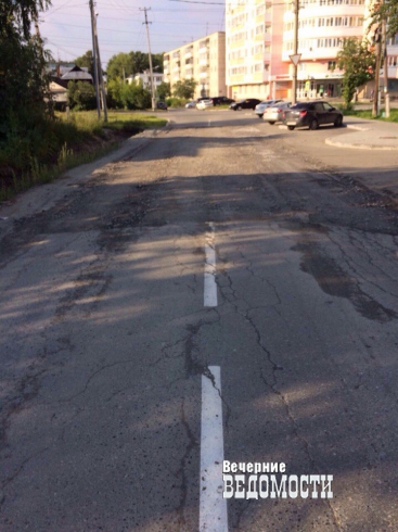 В Среднеуральске срезали асфальт с новой разметкой (фото)