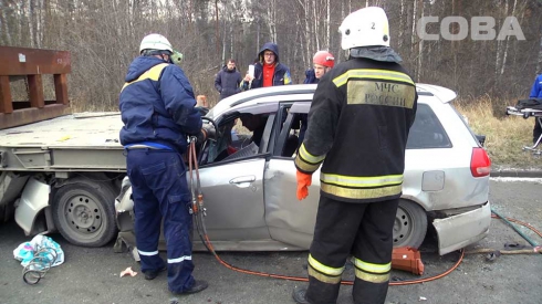 На Объездной дороге Nissan угодил под прицеп большегруза