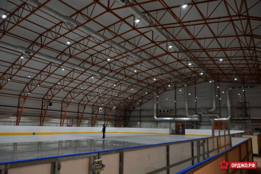 В Екатеринбурге открыли новую ледовую арену на Уралмаше