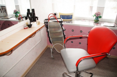 В тагильской колонии появился салон красоты