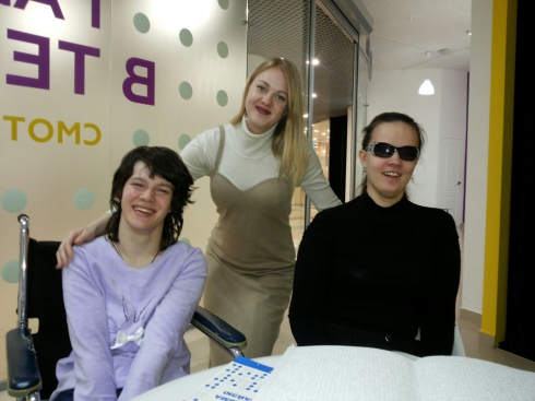 Галерея в темноте: где в Екатеринбурге учат смотреть сердцем