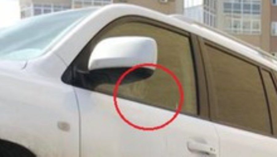 В Екатеринбурге инспектор ГИБДД едва не эвакуировал машину с ребёнком внутри