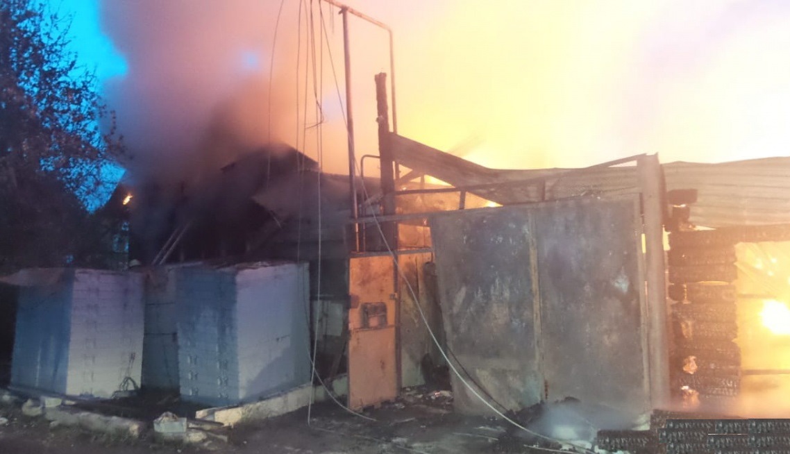 В Берёзовском из-за пожара многодетная семья осталась без крыши над головой