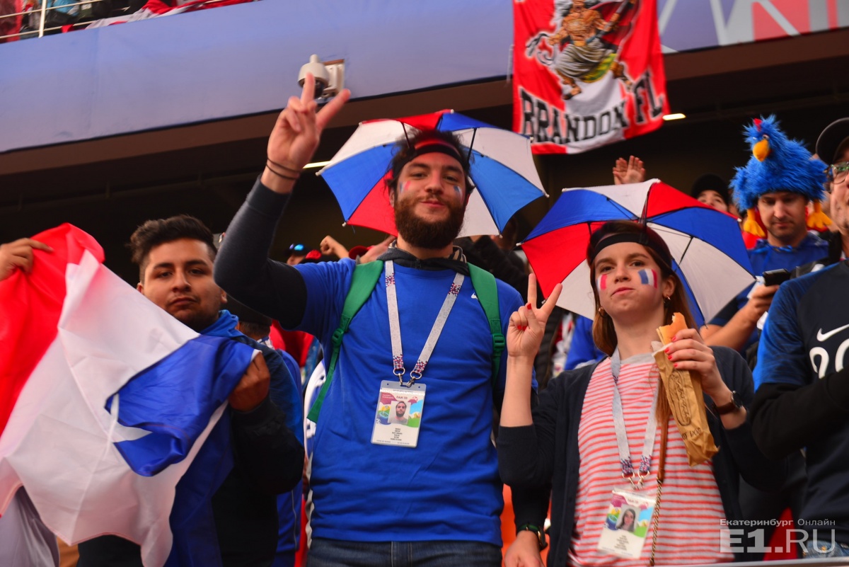 Такого Екатеринбург не видел со времён первомайских демонстраций в Советском Союзе. От поезда до стадиона. Без слов Такого Екатеринбург не видел со времён первомайских демонстраций в Советском Союзе. От поезда до стадиона. Без слов