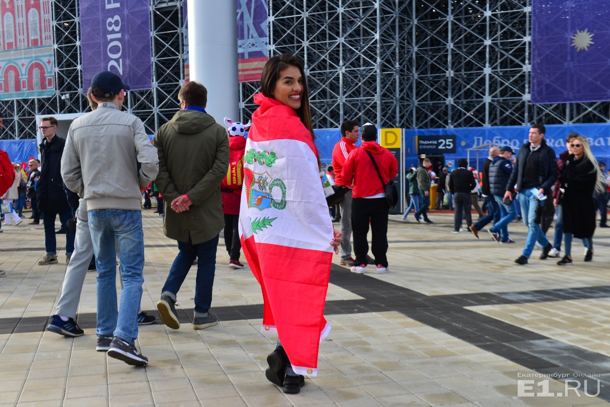 Такого Екатеринбург не видел со времён первомайских демонстраций в Советском Союзе. От поезда до стадиона. Без слов Такого Екатеринбург не видел со времён первомайских демонстраций в Советском Союзе. От поезда до стадиона. Без слов