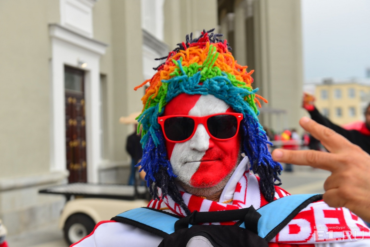 Такого Екатеринбург не видел со времён первомайских демонстраций в Советском Союзе. От поезда до стадиона. Без слов Такого Екатеринбург не видел со времён первомайских демонстраций в Советском Союзе. От поезда до стадиона. Без слов