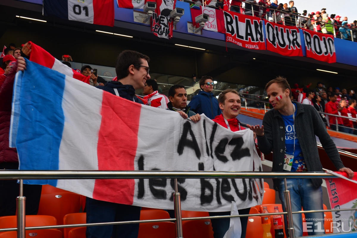 Такого Екатеринбург не видел со времён первомайских демонстраций в Советском Союзе. От поезда до стадиона. Без слов Такого Екатеринбург не видел со времён первомайских демонстраций в Советском Союзе. От поезда до стадиона. Без слов