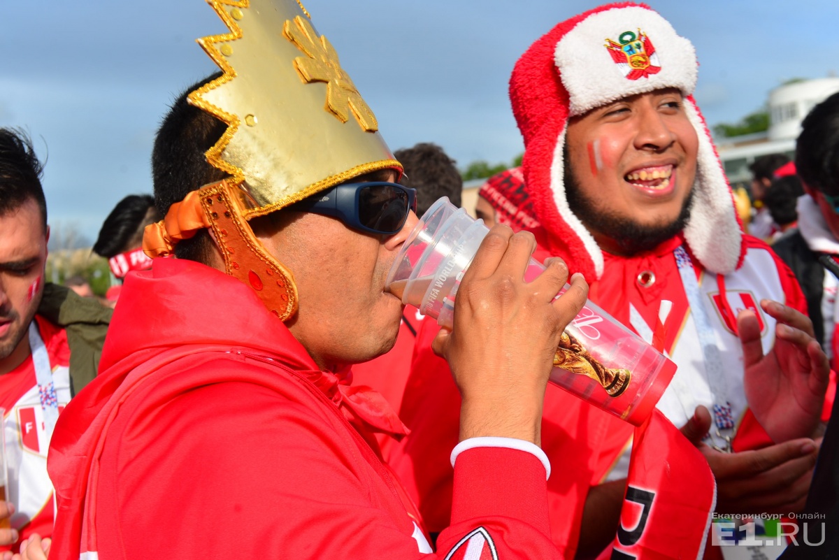 Такого Екатеринбург не видел со времён первомайских демонстраций в Советском Союзе. От поезда до стадиона. Без слов Такого Екатеринбург не видел со времён первомайских демонстраций в Советском Союзе. От поезда до стадиона. Без слов