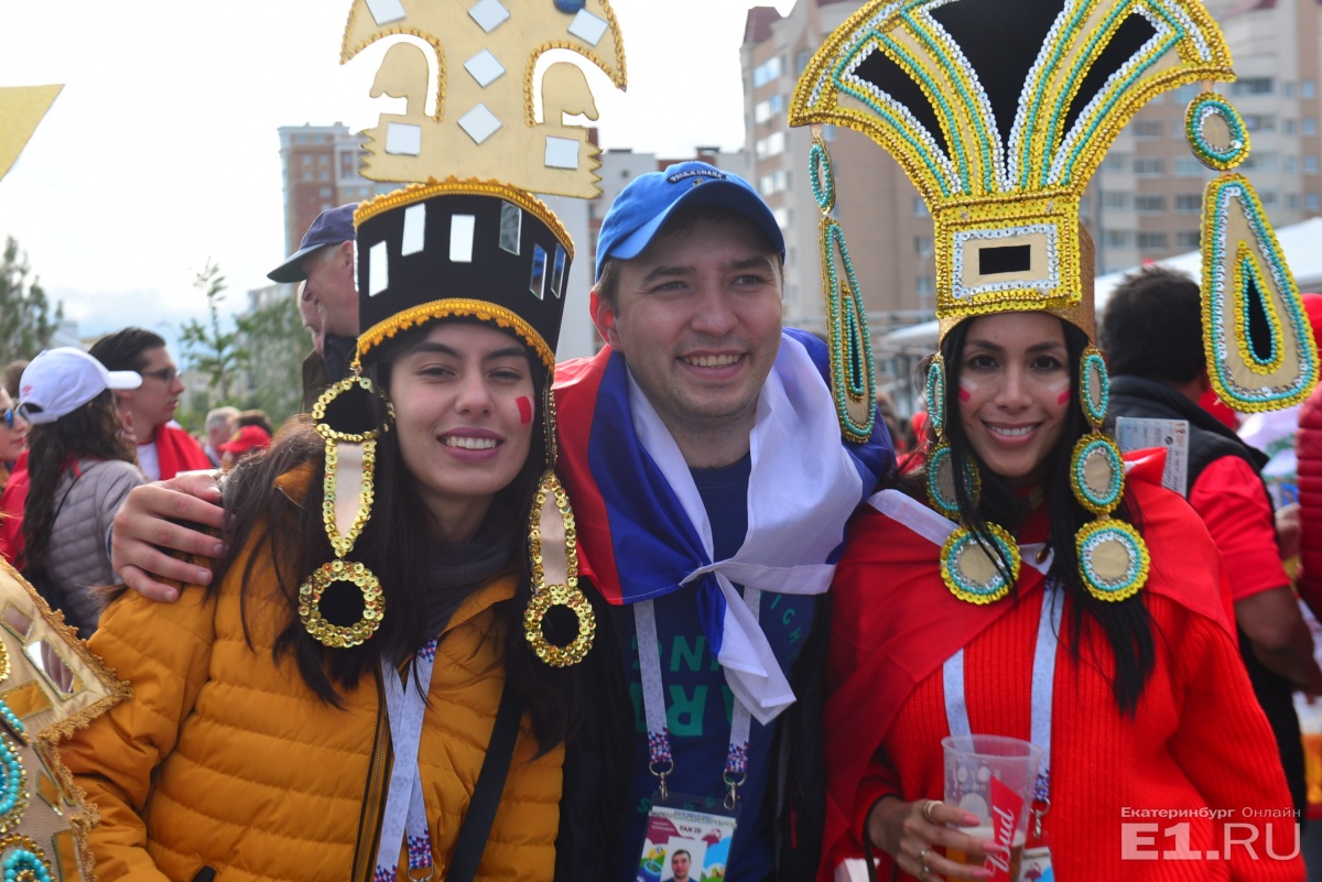 Такого Екатеринбург не видел со времён первомайских демонстраций в Советском Союзе. От поезда до стадиона. Без слов Такого Екатеринбург не видел со времён первомайских демонстраций в Советском Союзе. От поезда до стадиона. Без слов