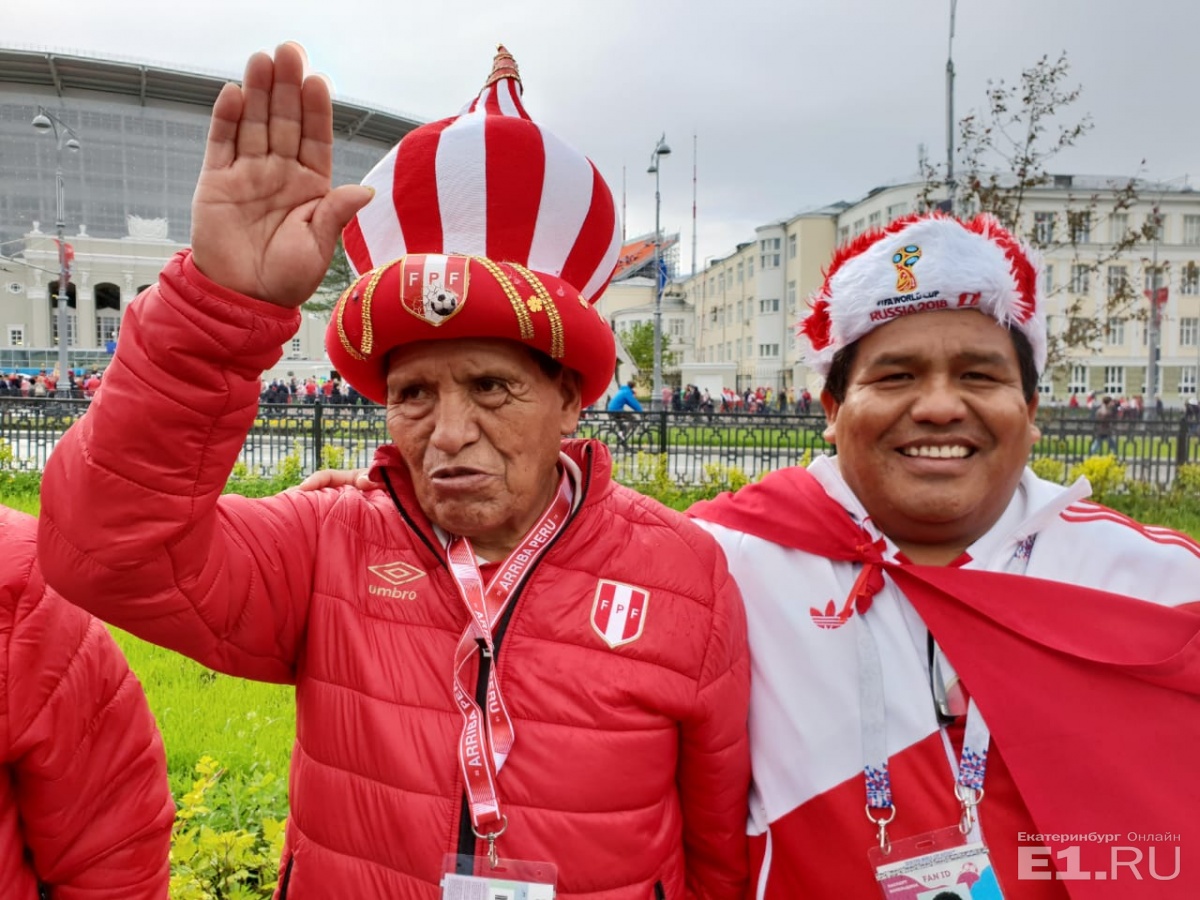Такого Екатеринбург не видел со времён первомайских демонстраций в Советском Союзе. От поезда до стадиона. Без слов Такого Екатеринбург не видел со времён первомайских демонстраций в Советском Союзе. От поезда до стадиона. Без слов