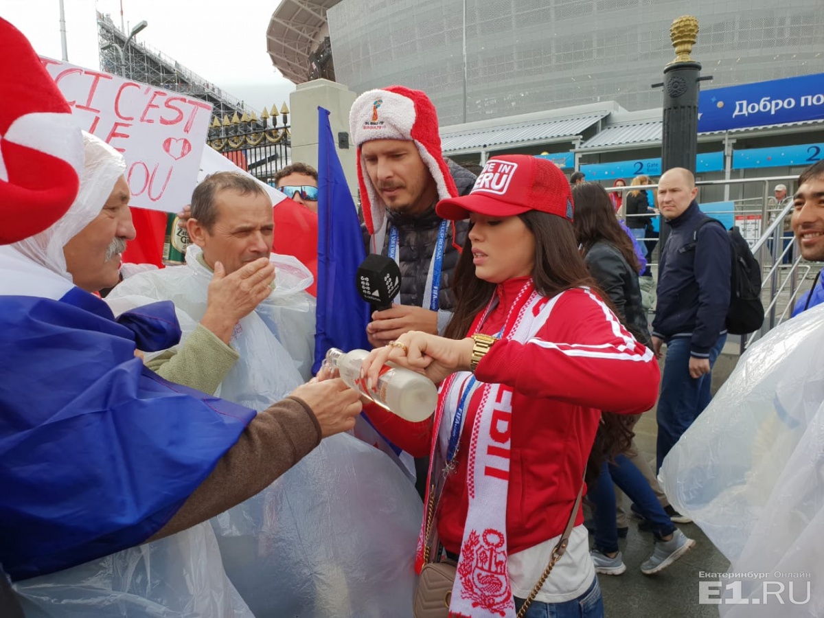 Такого Екатеринбург не видел со времён первомайских демонстраций в Советском Союзе. От поезда до стадиона. Без слов Такого Екатеринбург не видел со времён первомайских демонстраций в Советском Союзе. От поезда до стадиона. Без слов