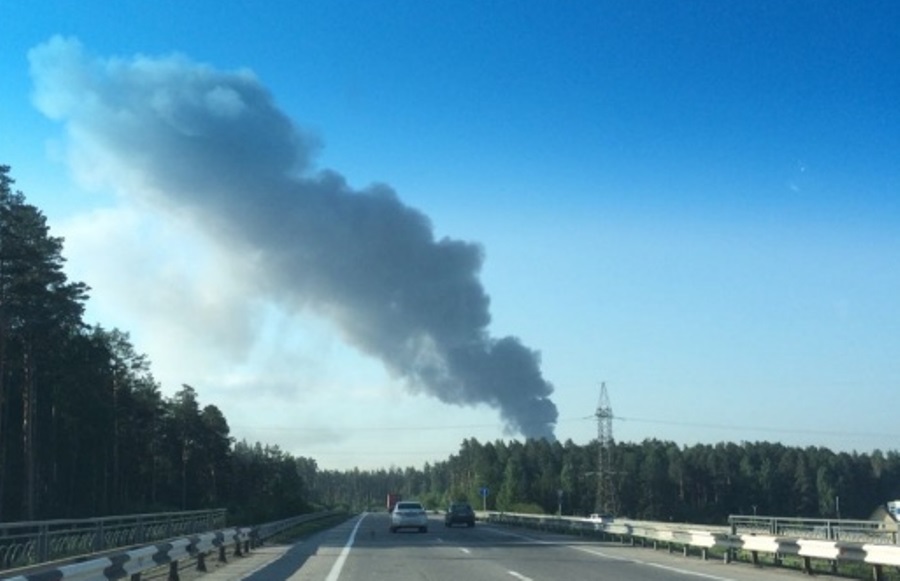 Крупный пожар в Екатеринбурге: горят склады на Совхозной