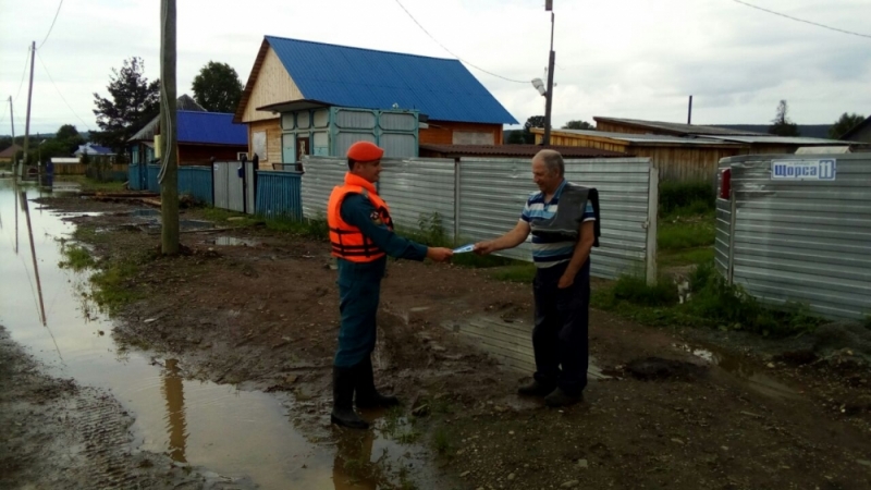 Паводковая обстановка в Ивделе стабилизируется — вода уходит