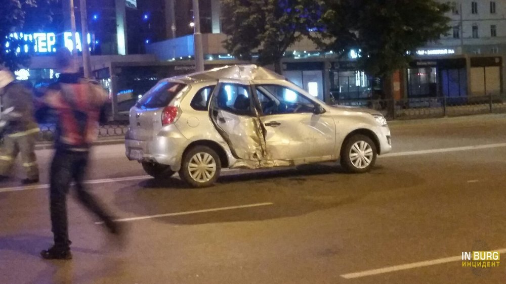 В Екатеринбурге ночью, в ДТП около железнодорожного вокзала, пострадали три человека