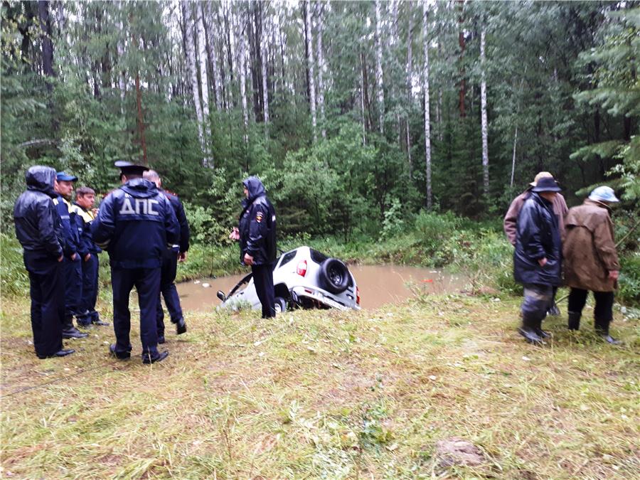 В карьере под Нижним Тагилом утонул автомобиль вместе с водителем