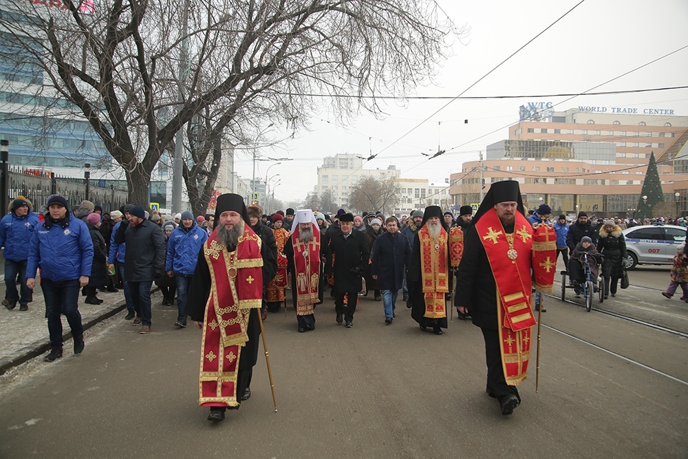 Более трех тысяч человек приняли участие в крестном ходе в честь великомученицы Екатерины – покровительницы Екатеринбурга