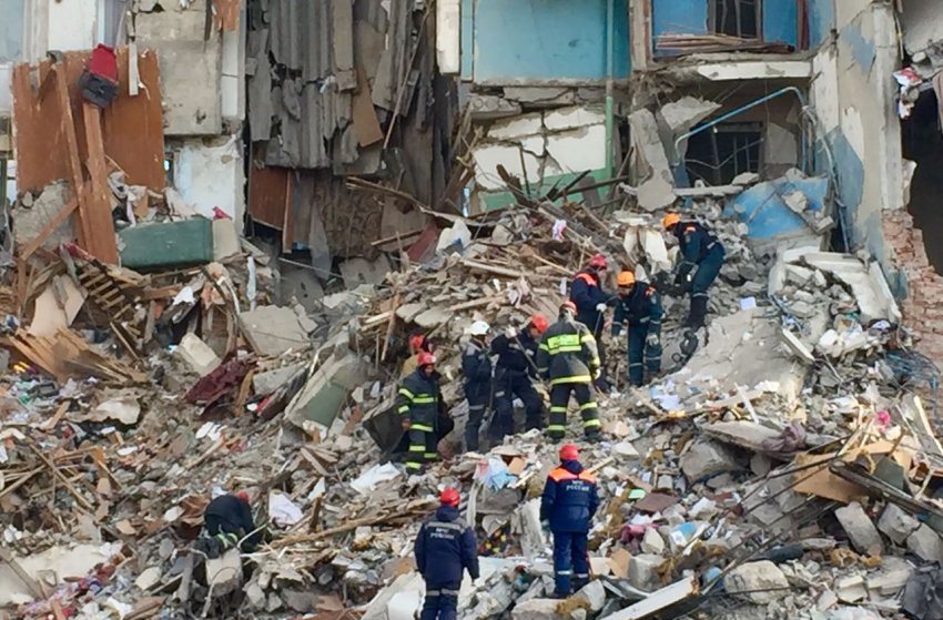 Под завалами в Магнитогорске найдены тела ещё двух человек, число жертв возросло до 17 Под завалами в Магнитогорске найдены тела ещё двух человек, число жертв возросло до 17