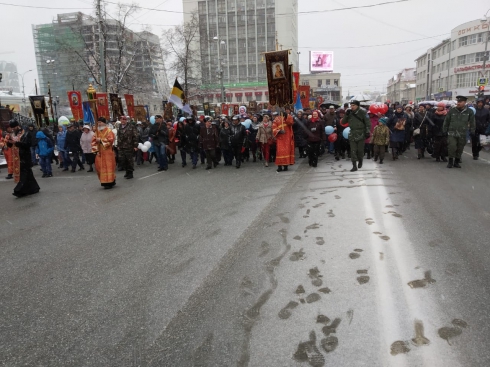 20 тысяч человек прошли пасхальным крестным ходом в Екатеринбурге