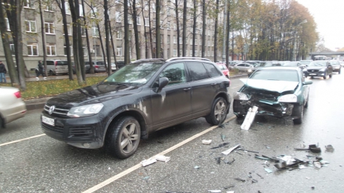 В массовом ДТП в центре Екатеринбурга пострадали несовершеннолетние