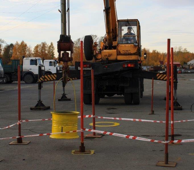 В Свердловской области подъёмные краны сыграли в дартс