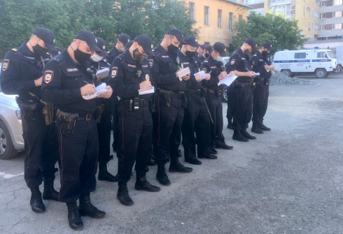 В Екатеринбурге полицейские рассказали гражданам, как не стать жертвой мошенников