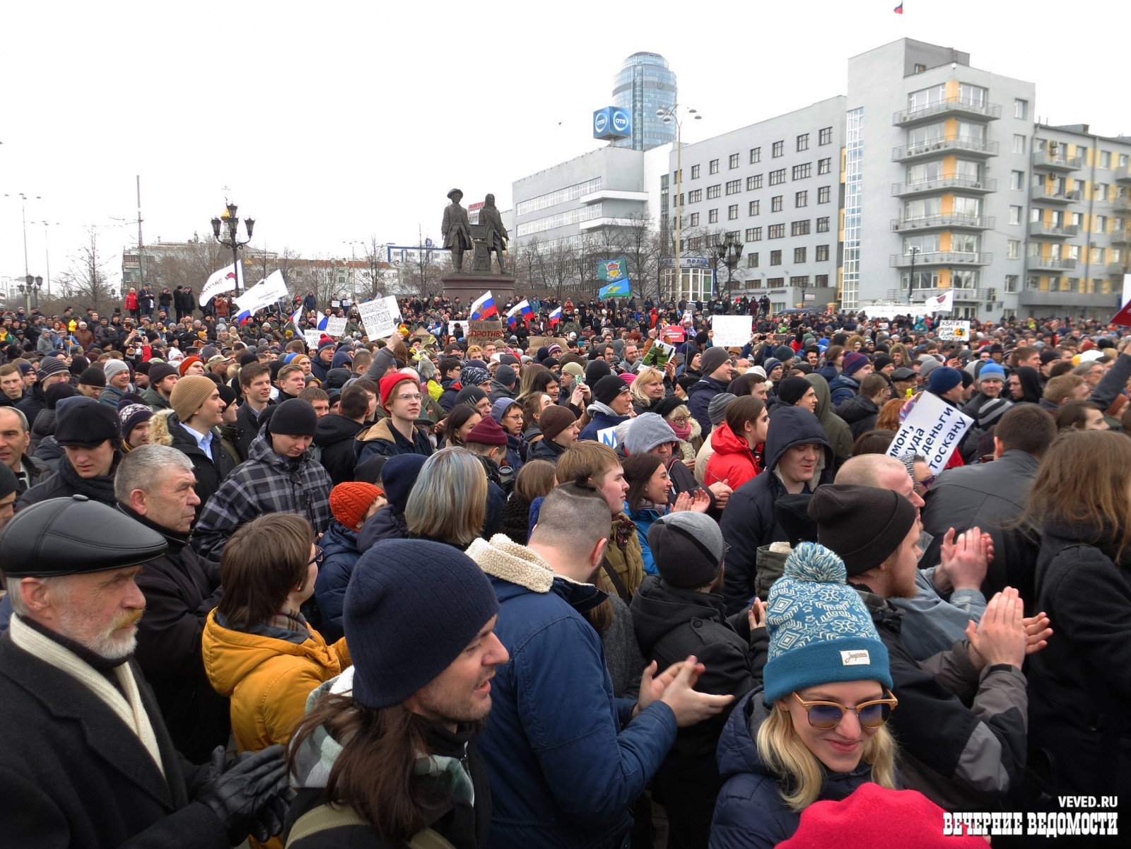 Как проходили не согласованные с властями митинги Навального в центре Екатеринбурга