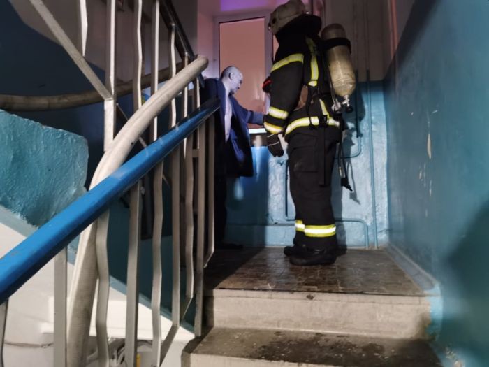 Пожар в пятиэтажке в Екатеринбурге вывел на улицу 26 человек